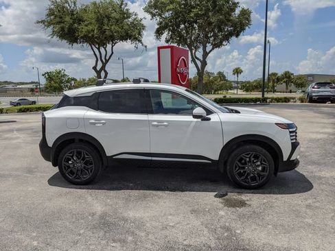 Certified 2025 Nissan Kicks SR FWD image 3