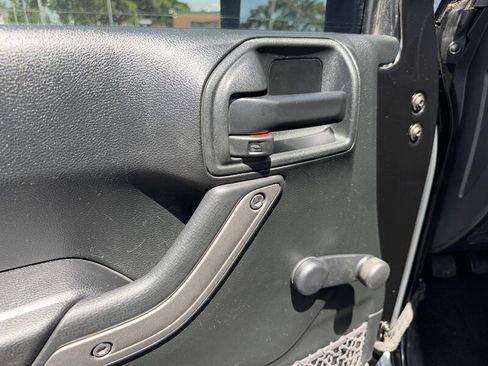 Used 2018 Jeep Wrangler Sport AWD/4WD image 15