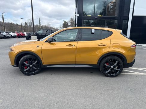 Used 2024 Dodge Hornet R/T Plus image 2