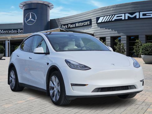 Used 2023 Tesla Model Y Long Range image 2