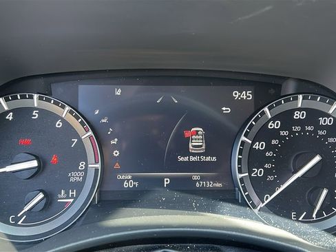 Used 2021 Toyota Highlander XLE AWD/4WD image 16