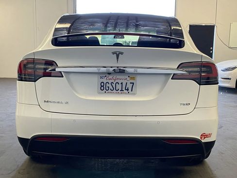 Used 2018 Tesla Model X 75D image 3