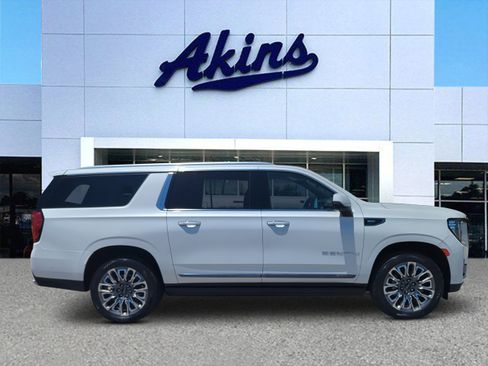 Used 2023 GMC Yukon XL Denali Ultimate AWD/4WD image 1