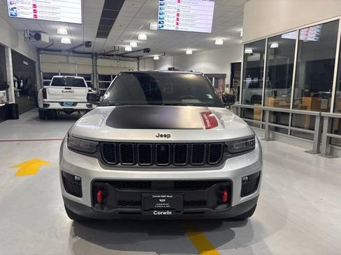 Used 2022 Jeep Grand Cherokee Trailhawk AWD/4WD image 2