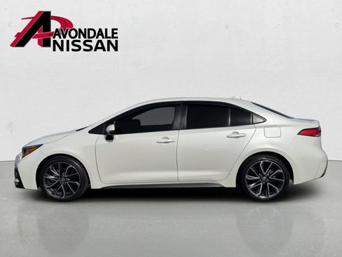 Used 2020 Toyota Corolla SE w/ SE Premium Package FWD image 3