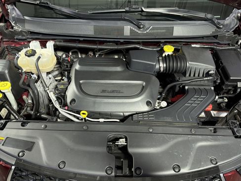 Used 2023 Chrysler Pacifica Touring-L FWD image 33