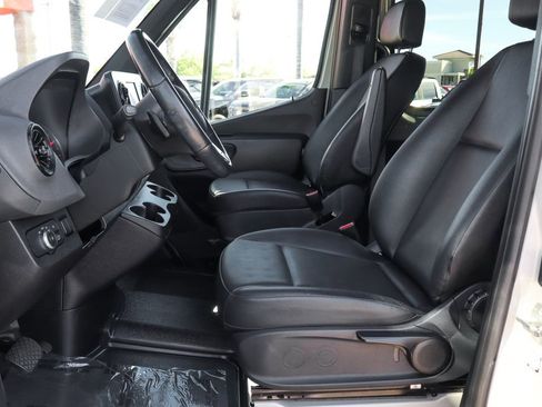 Used 2021 Mercedes-Benz Sprinter 2500 image 21
