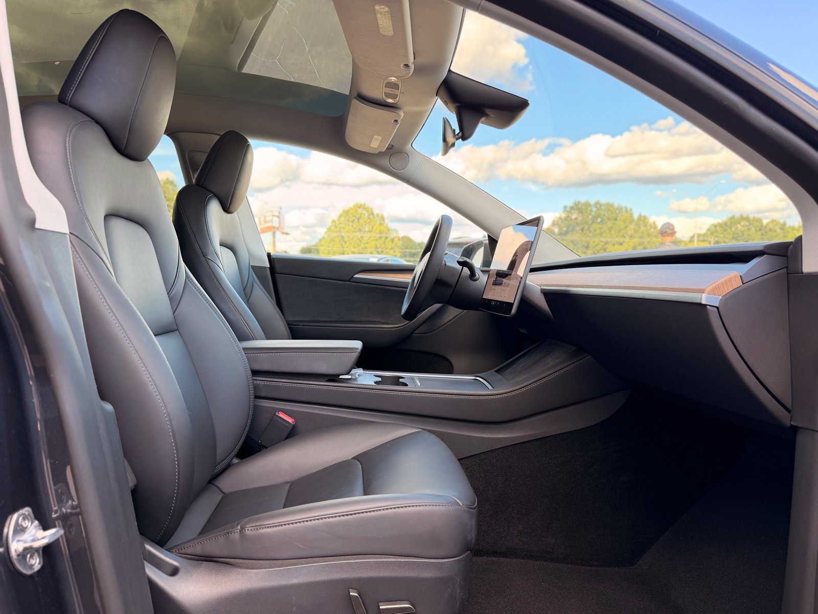 Used 2024 Tesla Model Y Long Range RWD image 25