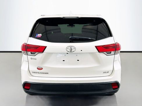 Used 2019 Toyota Highlander XLE FWD image 5