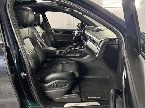 Used 2022 Porsche Cayenne S image 52