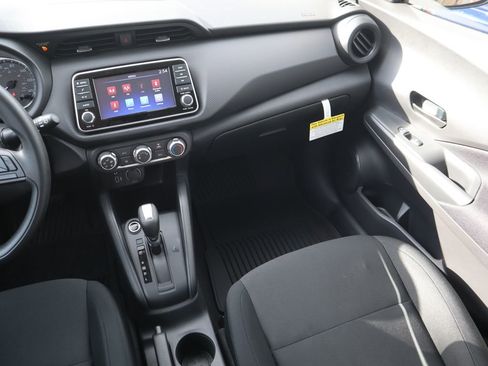 New 2025 Nissan Kicks Play S image 11