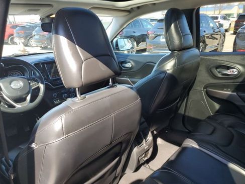 Used 2019 Jeep Cherokee Limited image 32