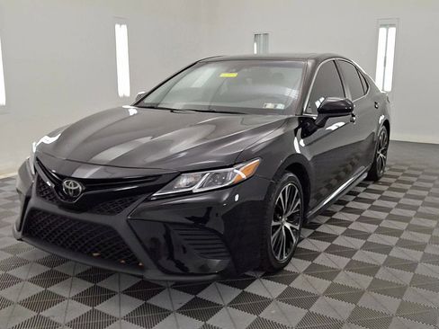 Used 2019 Toyota Camry SE image 8
