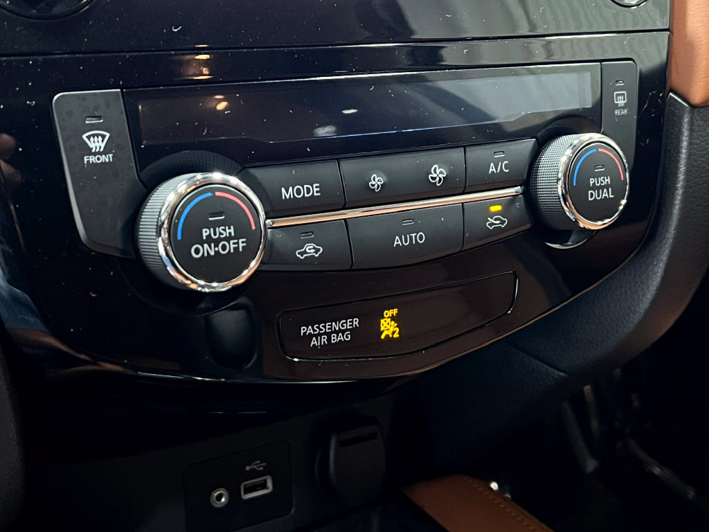 Used 2018 Nissan Rogue SL w/ Premium Package AWD/4WD image 26