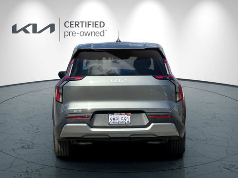 Certified 2024 Kia EV9 Light Long Range RWD image 5