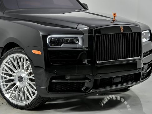 Used 2022 Rolls-Royce Cullinan image 3