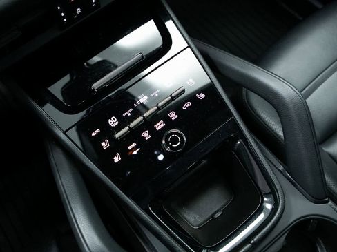 Certified 2024 Porsche Cayenne Coupe image 22