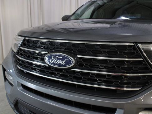 Used 2023 Ford Explorer XLT w/ Equipment Group 202A AWD/4WD image 34