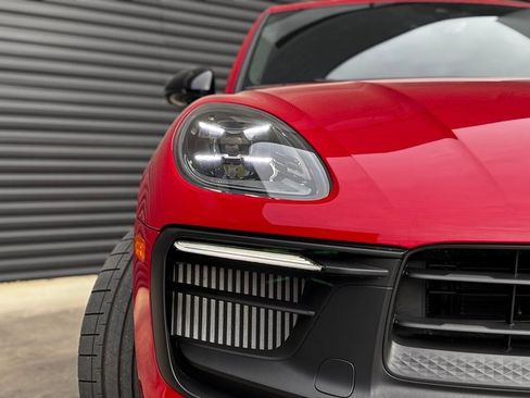 Certified 2025 Porsche Macan GTS image 12
