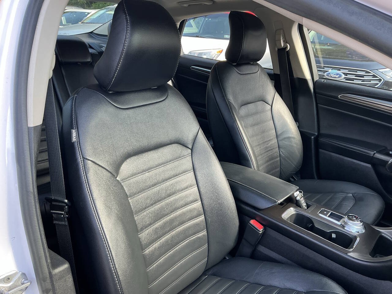 Used 2017 Ford Fusion SE w/ Fusion SE Technology Package FWD image 33