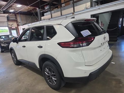 Used 2024 Nissan Rogue S AWD/4WD image 2