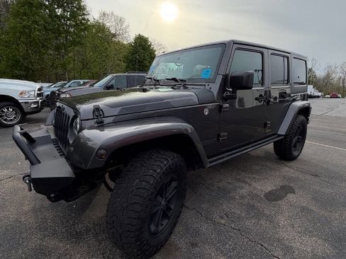 Used 2017 Jeep Wrangler Unlimited Sahara AWD/4WD image 10