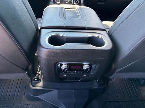 Used 2022 GMC Yukon SLT w/ SLT Luxury Package image 27