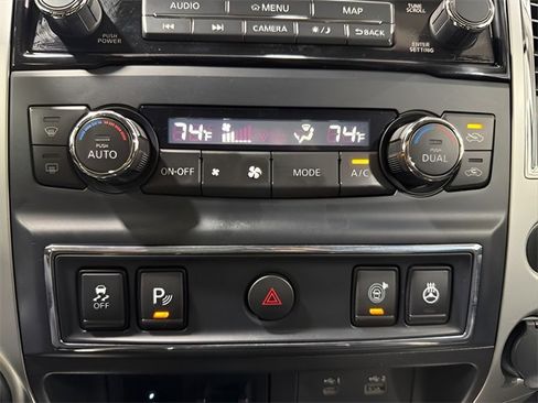 Used 2020 Nissan Titan SL w/ Moonroof Package image 24