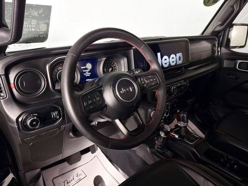 Used 2024 Jeep Wrangler Unlimited Rubicon AWD/4WD image 9
