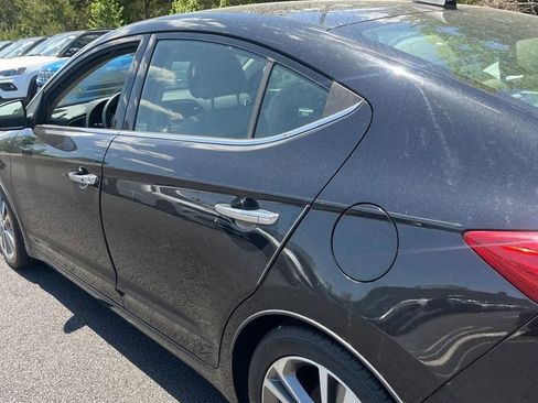 Used 2017 Hyundai Elantra Limited w/ Limited Tech Package 04 FWD image 6