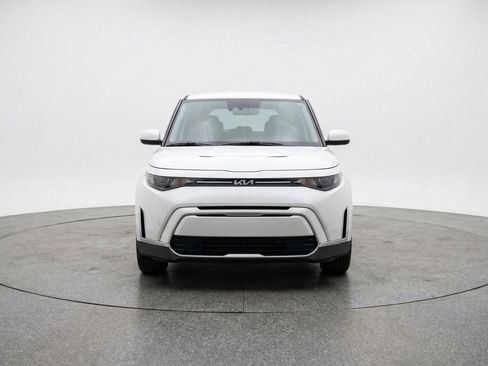 Used 2025 Kia Soul LX w/ LX Technology Package FWD image 2