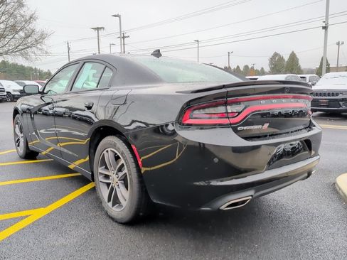 Used 2019 Dodge Charger SXT image 5