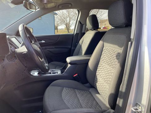 Used 2018 Chevrolet Equinox LT image 2