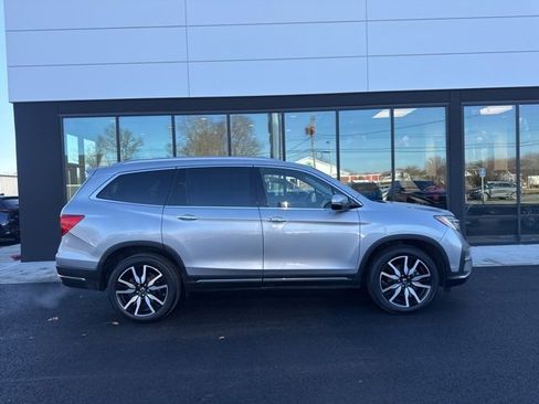 Used 2022 Honda Pilot Touring image 2