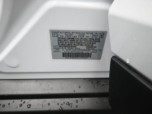 Certified 2025 Nissan Kicks Play S image 9