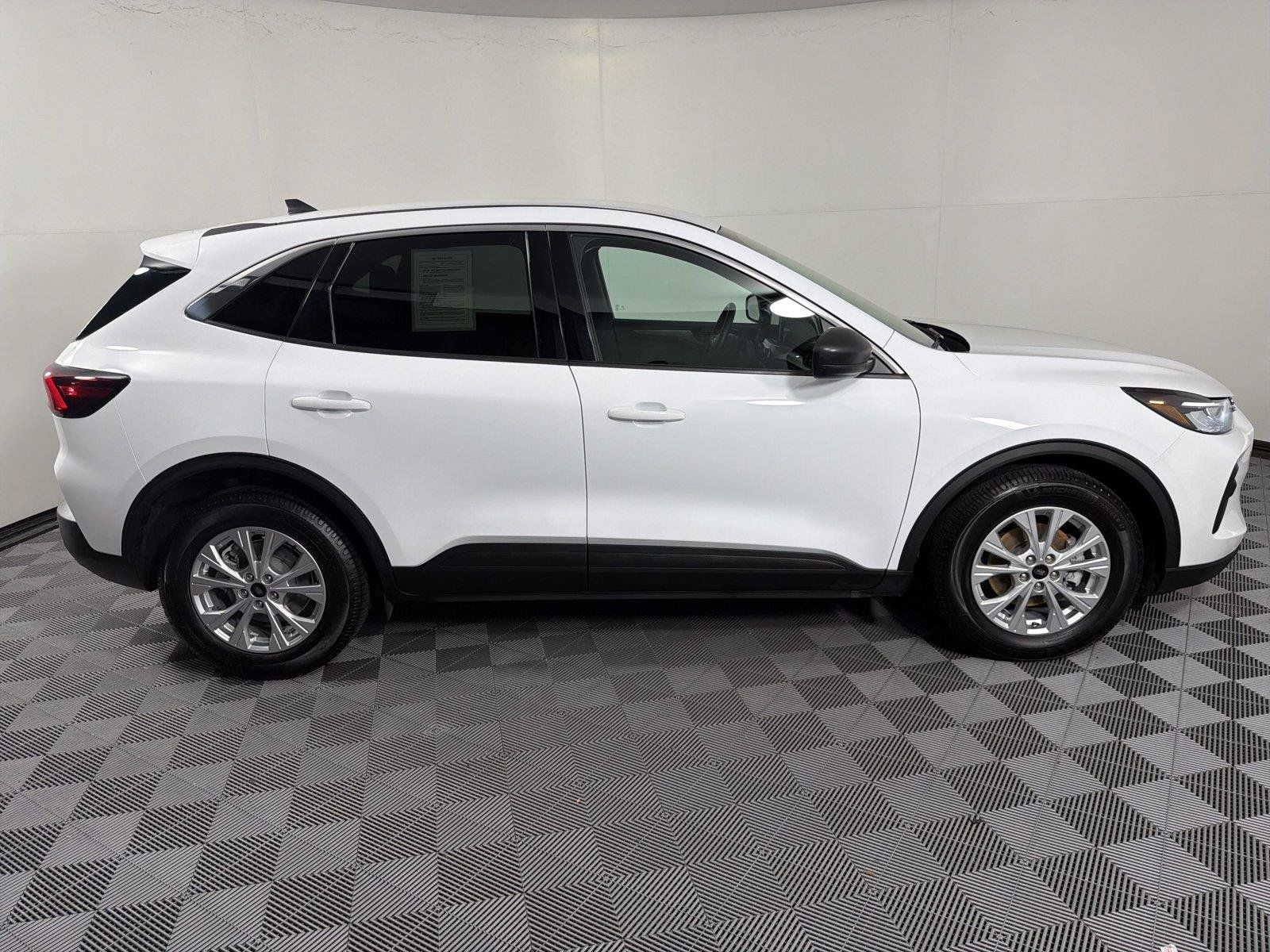 Used 2023 Ford Escape Active FWD image 8