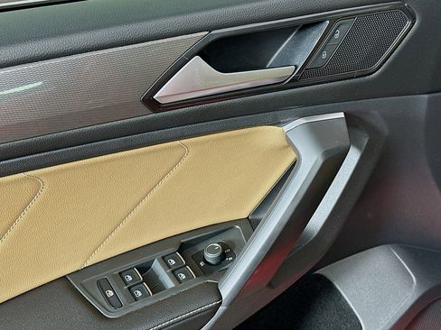 Used 2022 Volkswagen Tiguan SE image 15