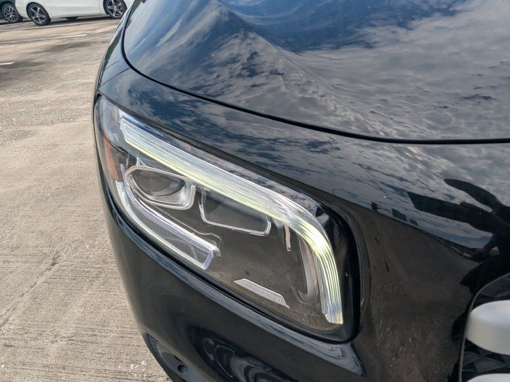 Used 2022 Mercedes-Benz GLB 250 4MATIC w/ Premium Package Lite image 21