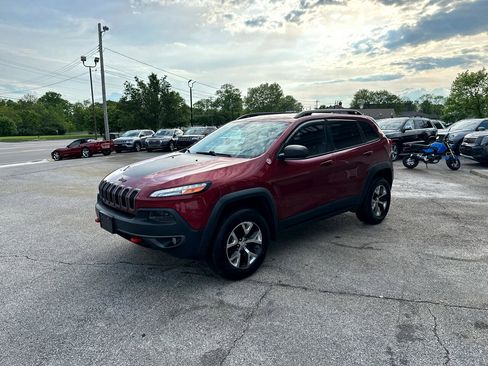 Used 2016 Jeep Cherokee Trailhawk w/ Cold Weather Group image 8