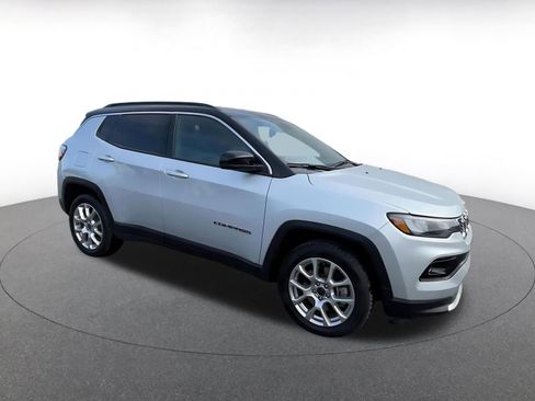 Used 2025 Jeep Compass Limited image 2