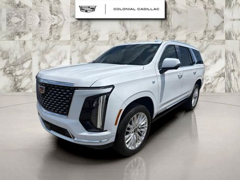 Used 2026 Cadillac Escalade Luxury w/ LPO, Floor Liner Package AWD/4WD image 1