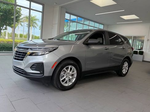 Certified 2024 Chevrolet Equinox LS w/ LS Convenience Package FWD image 3