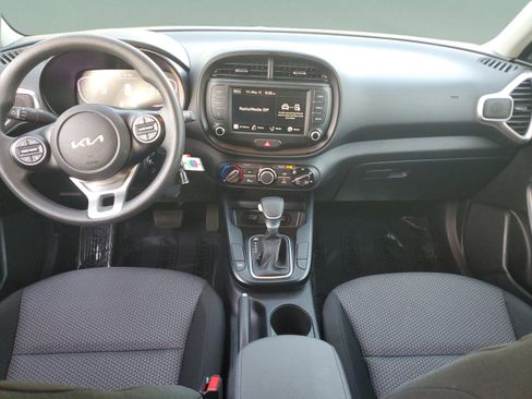 Certified 2025 Kia Soul LX w/ LX Technology Package FWD image 8
