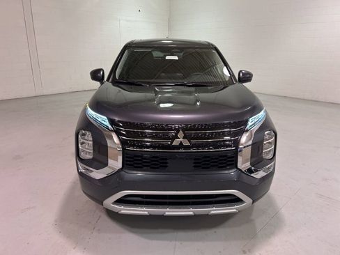 New 2025 Mitsubishi Outlander SE image 2