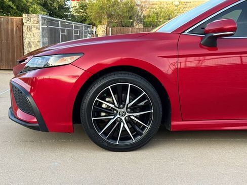 Used 2022 Toyota Camry SE FWD image 5