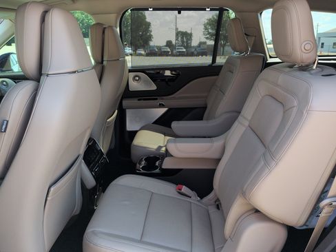 Used 2020 Lincoln Aviator Reserve w/ Equipment Group 202A AWD/4WD image 12