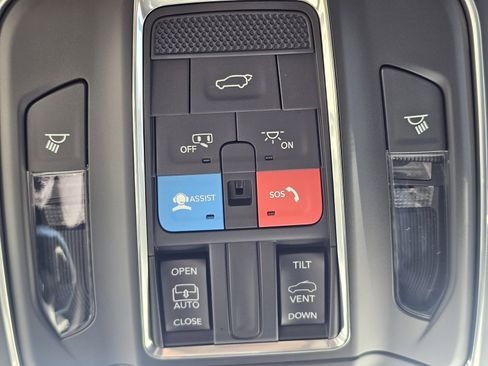 New 2025 Jeep Grand Cherokee Altitude X image 18