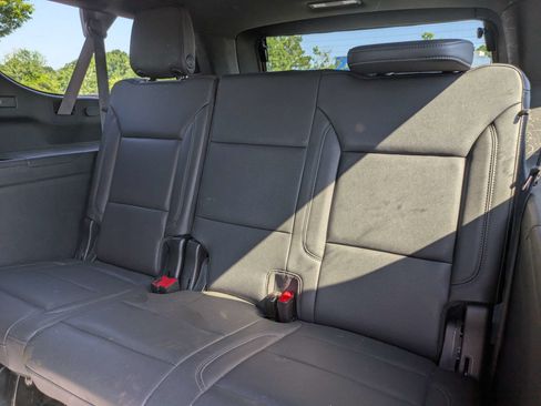 Used 2024 Chevrolet Suburban Z71 AWD/4WD image 16