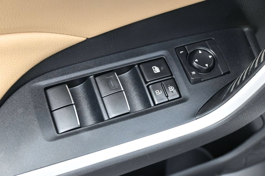 Used 2021 Toyota RAV4 XLE Premium FWD image 3