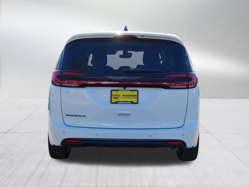 New 2026 Chrysler Pacifica Select FWD image 4